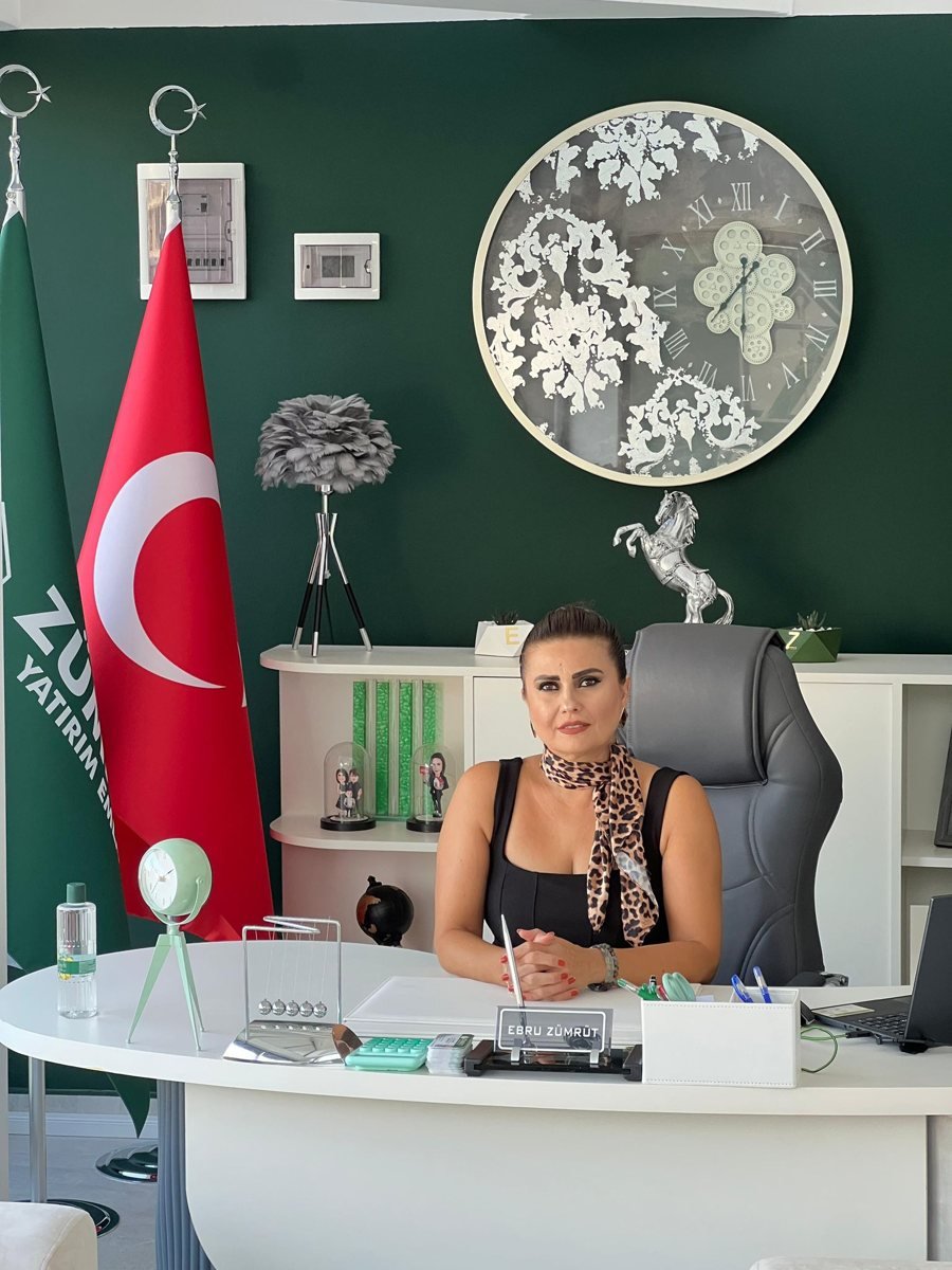 Ebru Zümrüt portresi